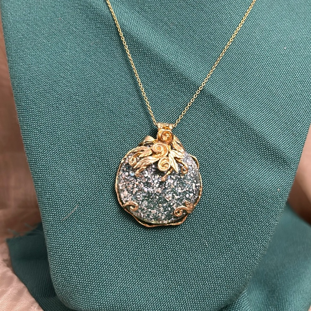 Roman style pendant and necklace